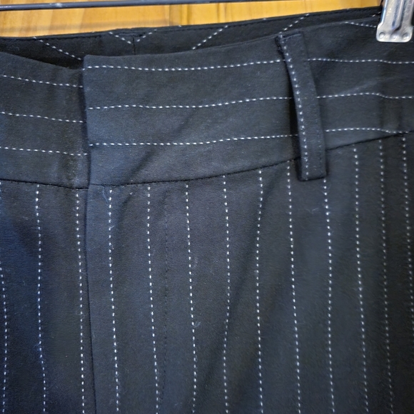 Old Navy Stretch Skirt Pin Striped Front zippered and slit Size 8 - Picture 9 of 12